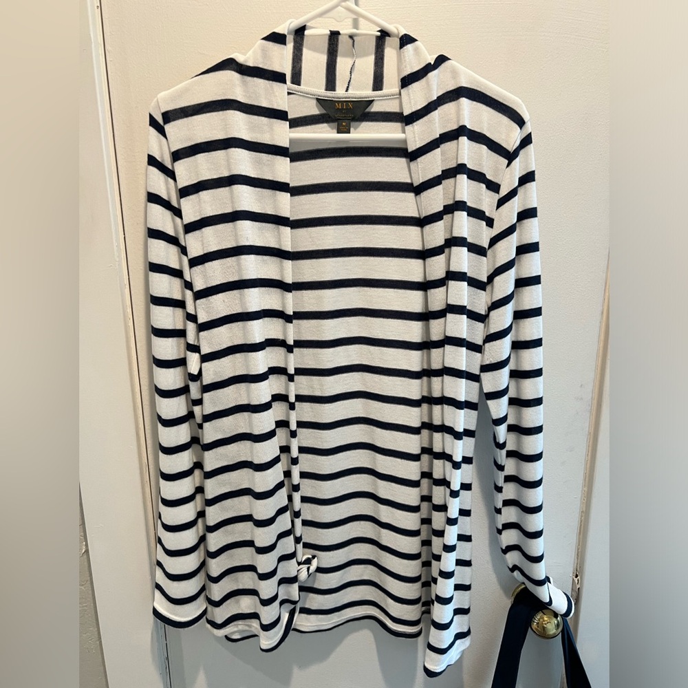 Mix medium white cardigan, blue stripes